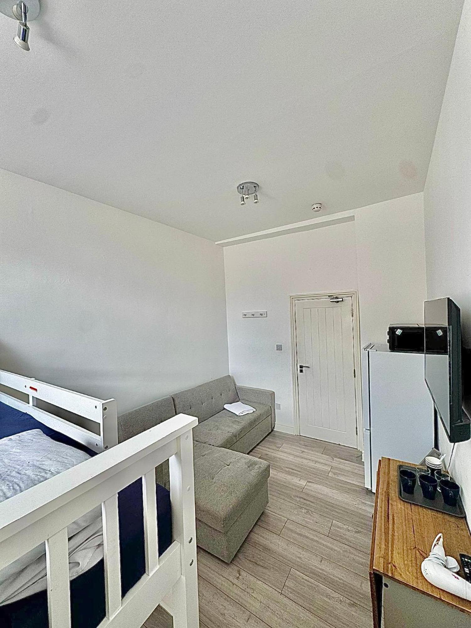 Guest house Willesden