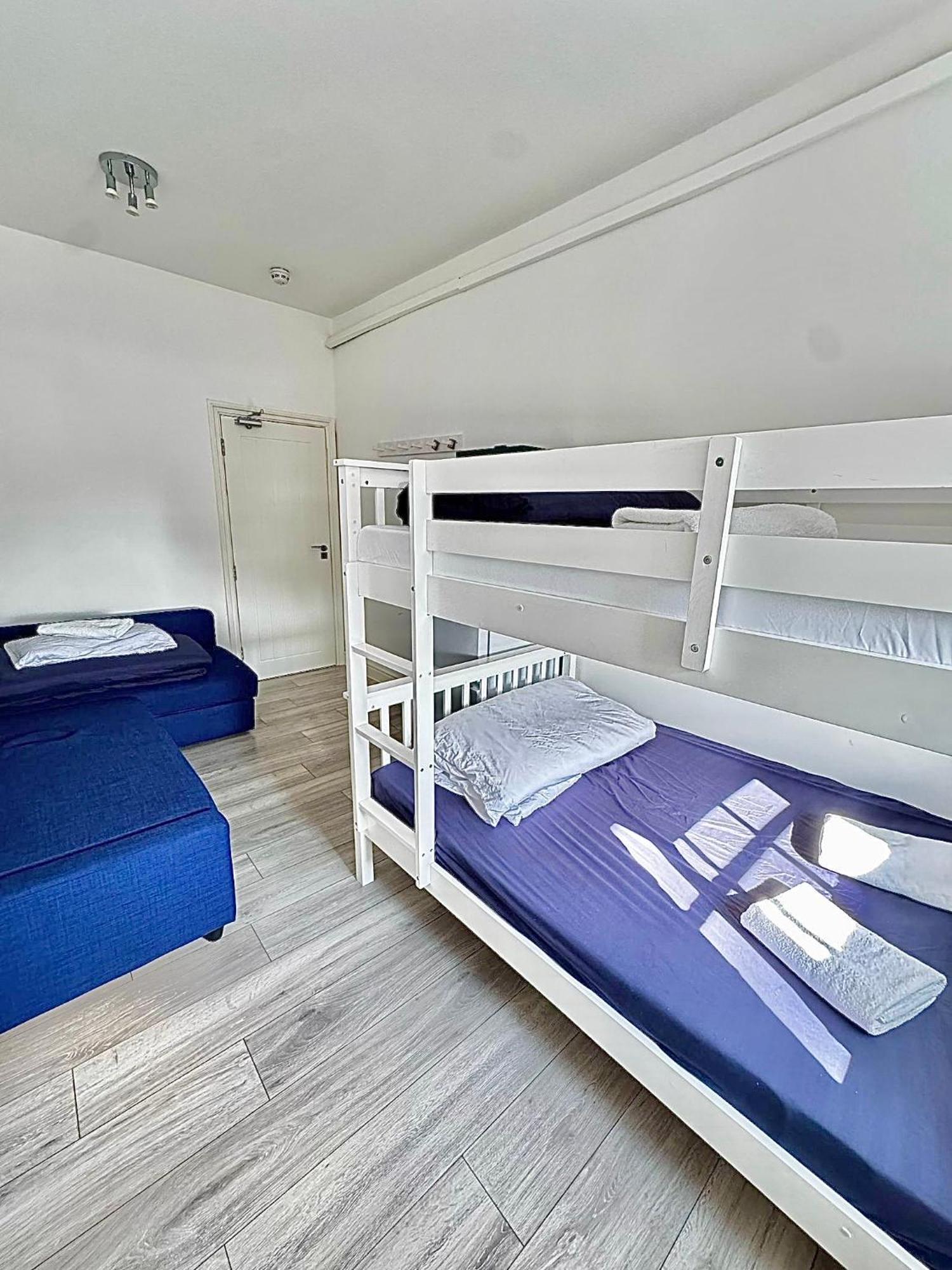 Guest house Willesden *