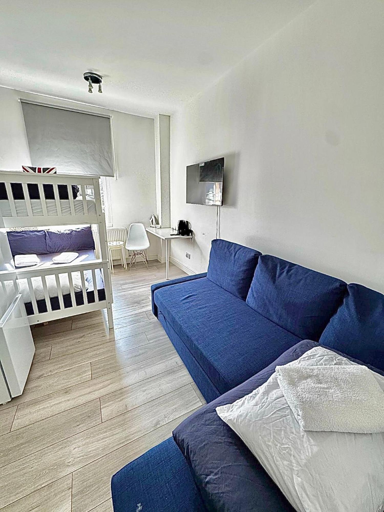 Guest house Willesden