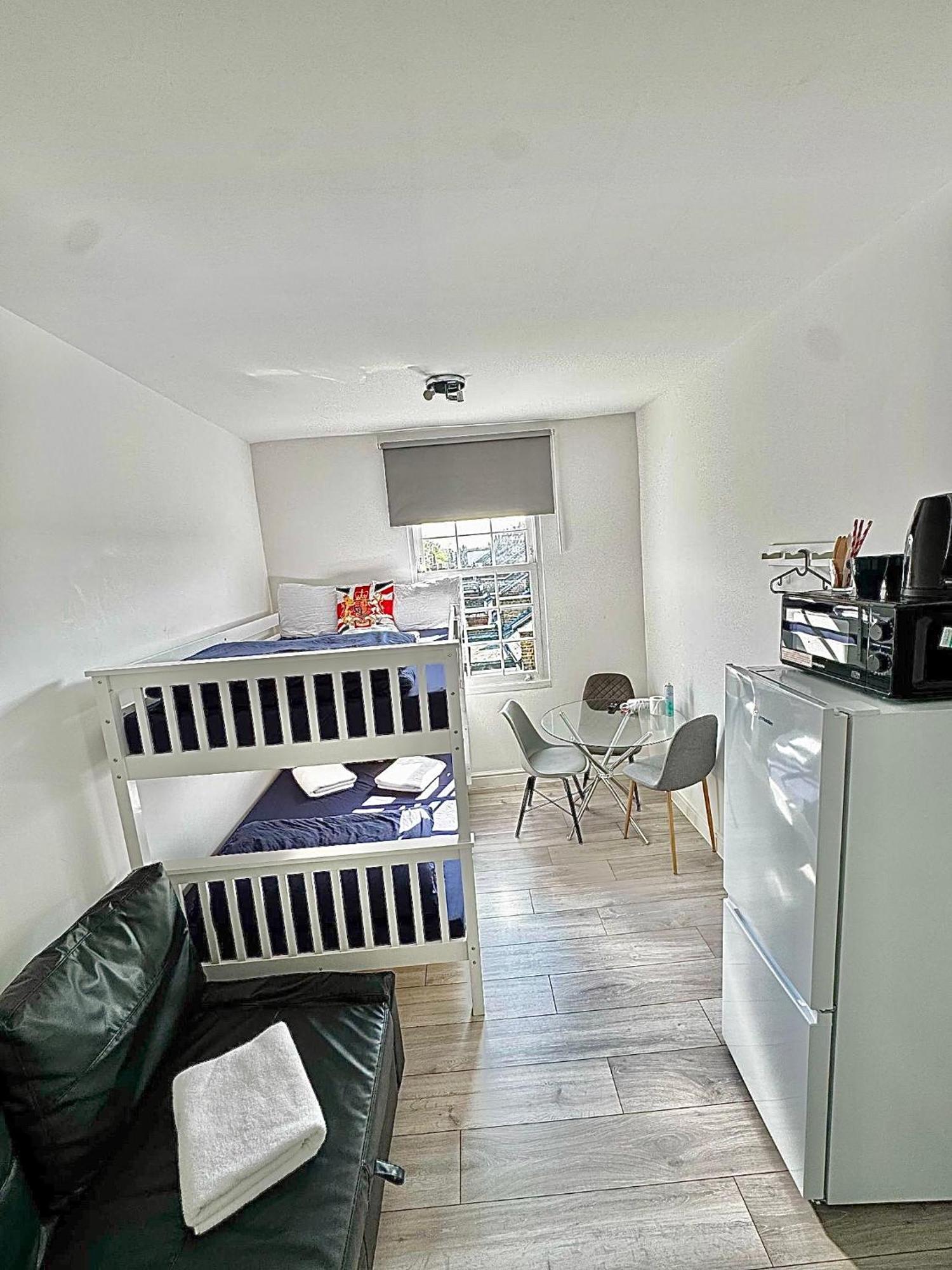 Guest house Willesden