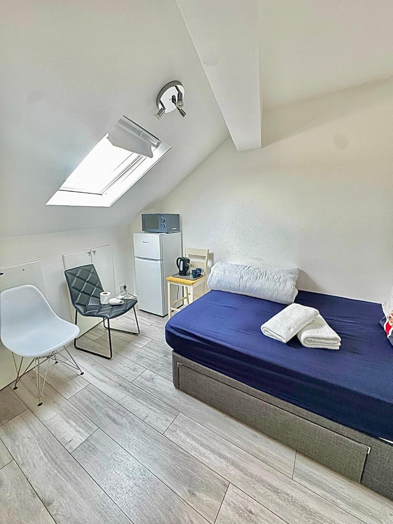 Guest house Willesden *
