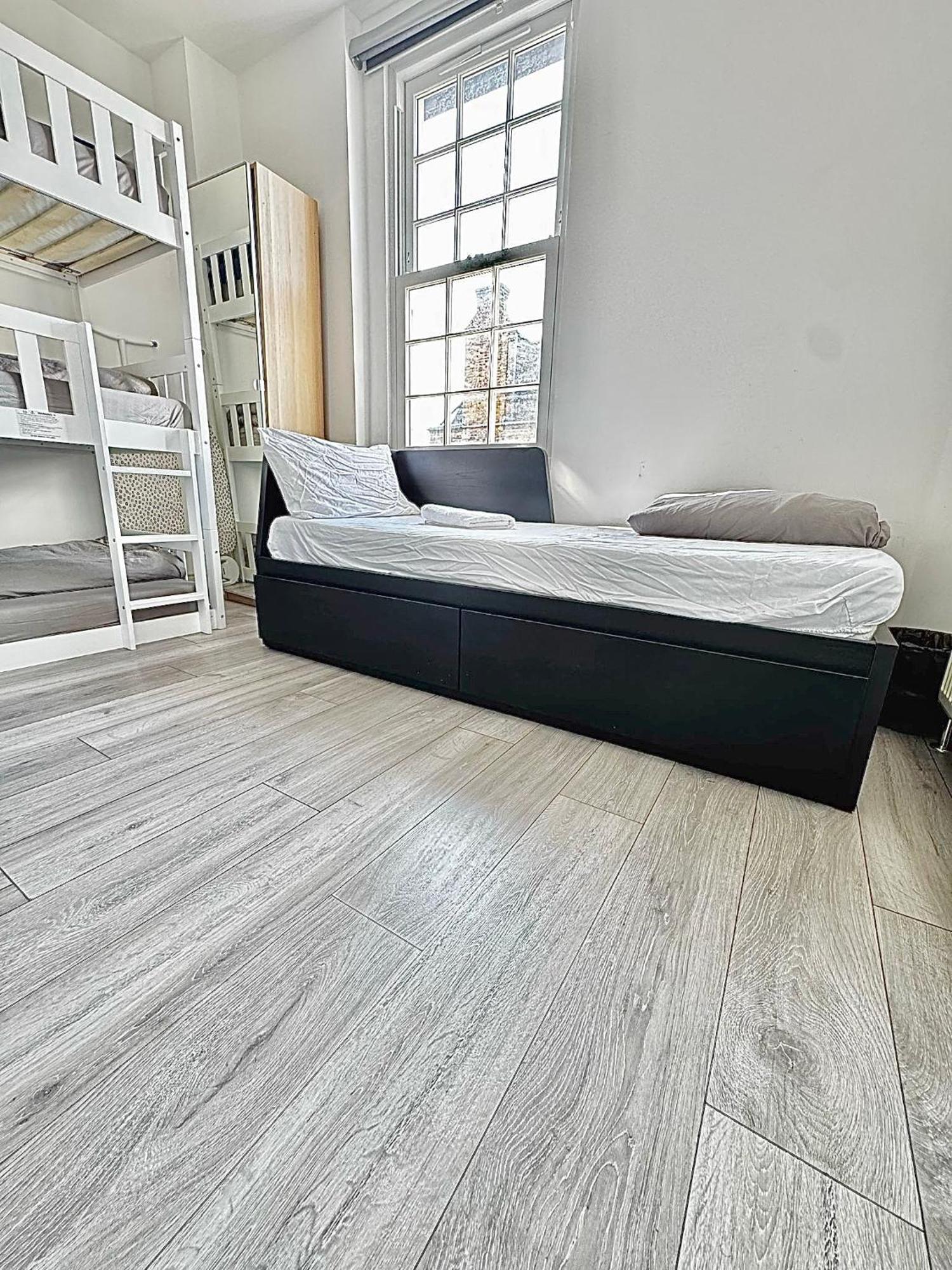 Guest house Willesden